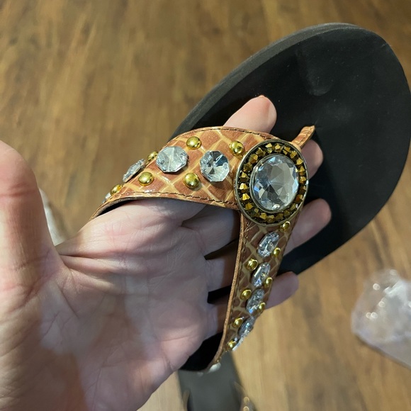 Yellow Box Flip Flops. Color: light brown / tan. Size: 10 - Picture 4 of 6